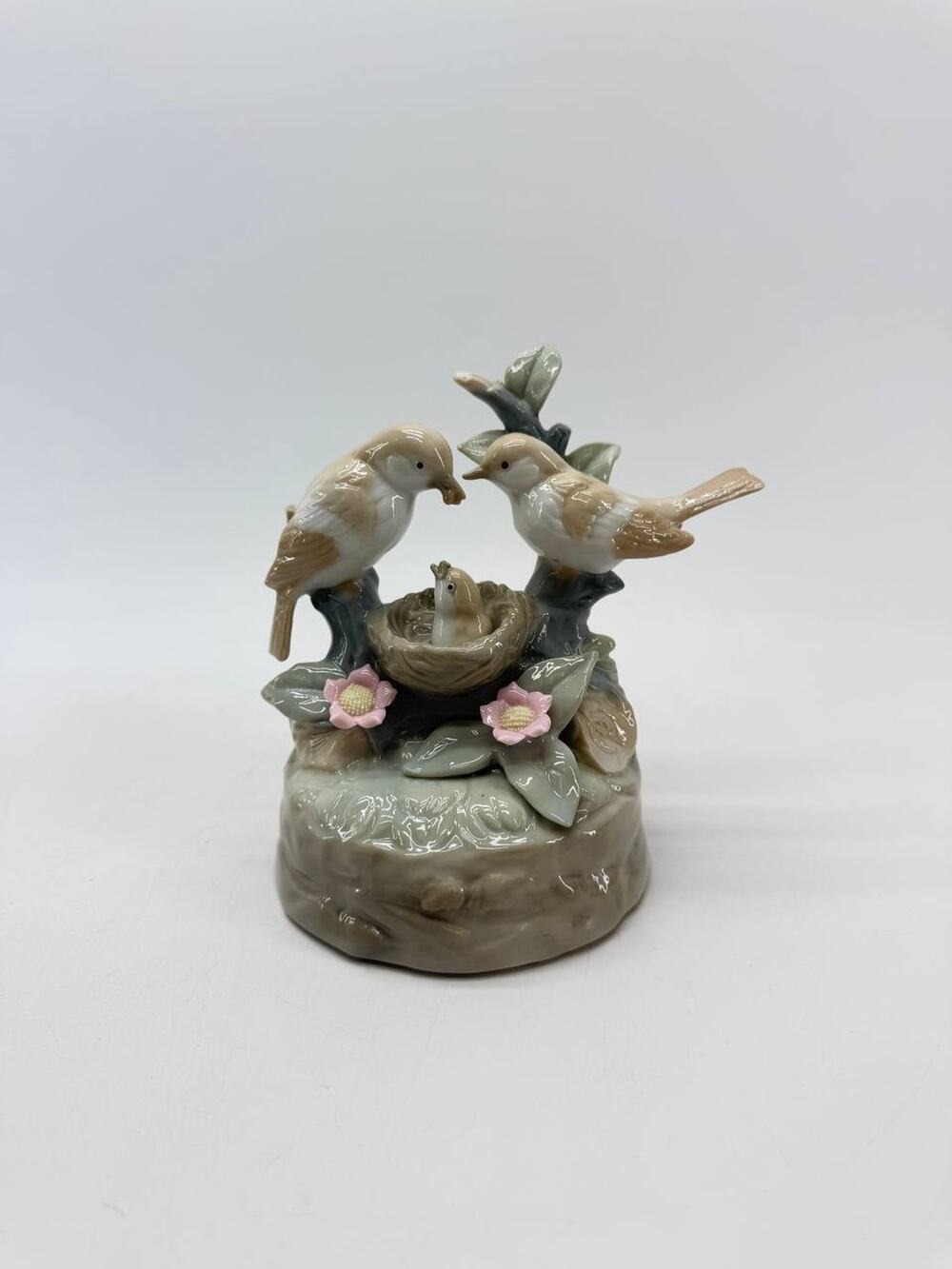Ceramic Bird Family Wind-Up Music Box Figurine Nest Flowers Taiwan